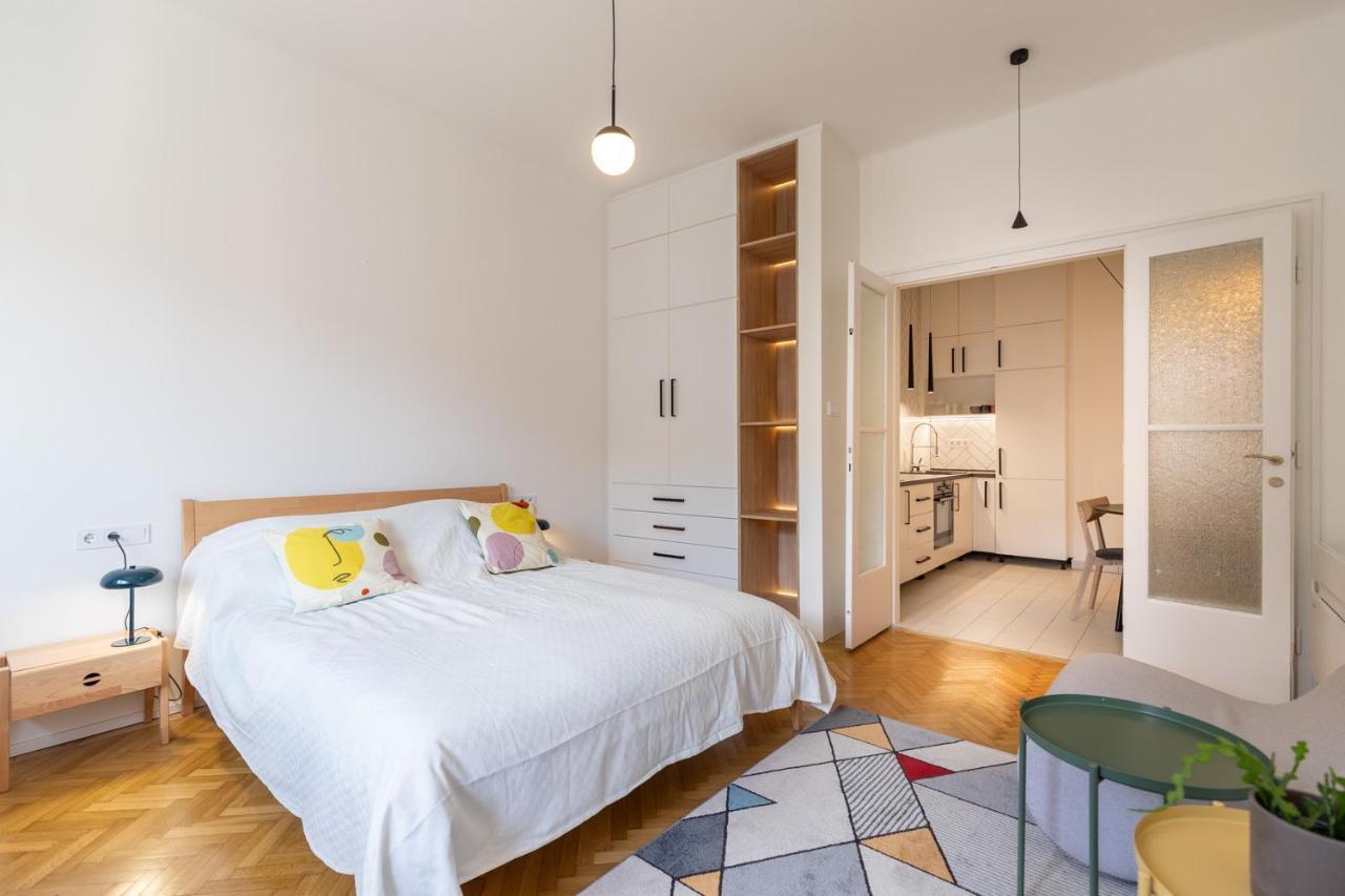The Palm Springs Apartment Budapest Exterior foto